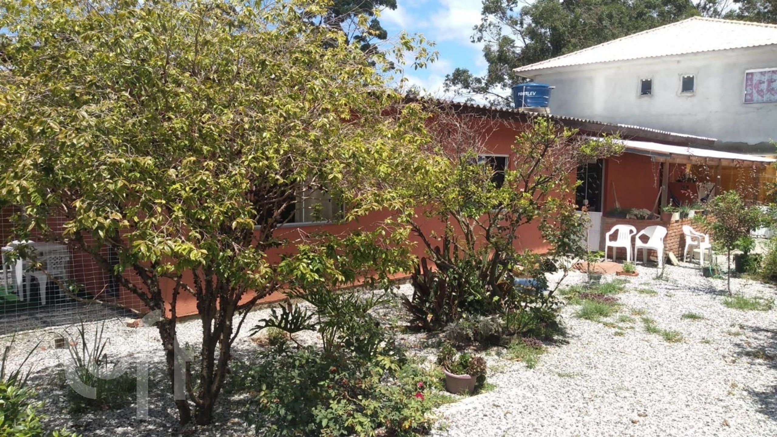 Casa Residencial com 80m², 1 quarto, 2 garagens, no bairro São João do Rio Vermelho em Florianópolis