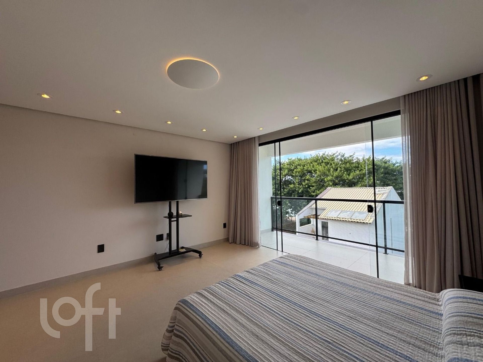 Casa à venda em Centro com 218 m², 4 quartos, 2 suítes