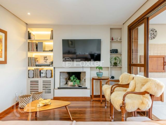 Apartamento com 135m², 3 dormitórios, 1 suíte, 2 vagas, Petrópolis em Porto Alegre