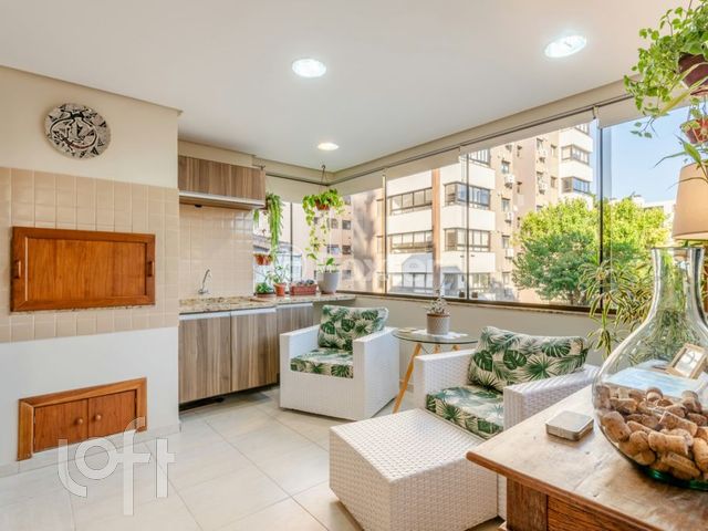 Apartamento com 135m², 3 dormitórios, 1 suíte, 2 vagas, Petrópolis em Porto Alegre