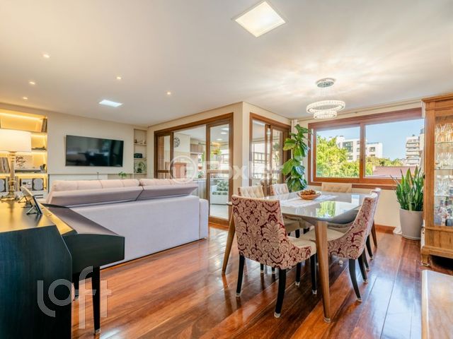 Apartamento com 135m², 3 dormitórios, 1 suíte, 2 vagas, Petrópolis em Porto Alegre