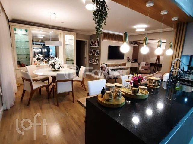 Apartamento com 126m², 4 dormitórios, 1 suíte, 2 vagas, Petrópolis em Porto Alegre