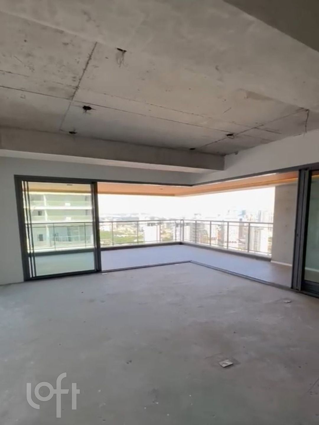 Apartamento à venda com 4 quartos, 167m² - Foto 1