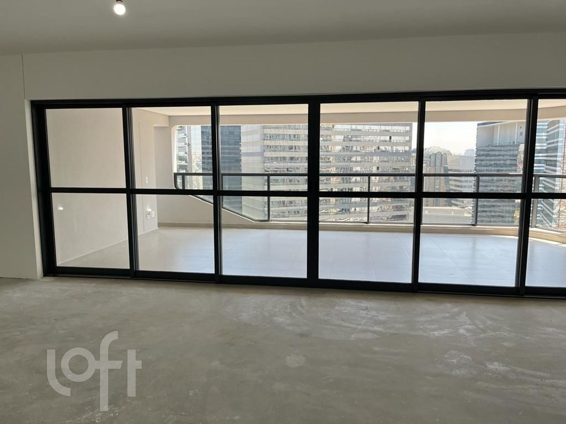 Apartamento à venda com 3 quartos, 227m² - Foto 2