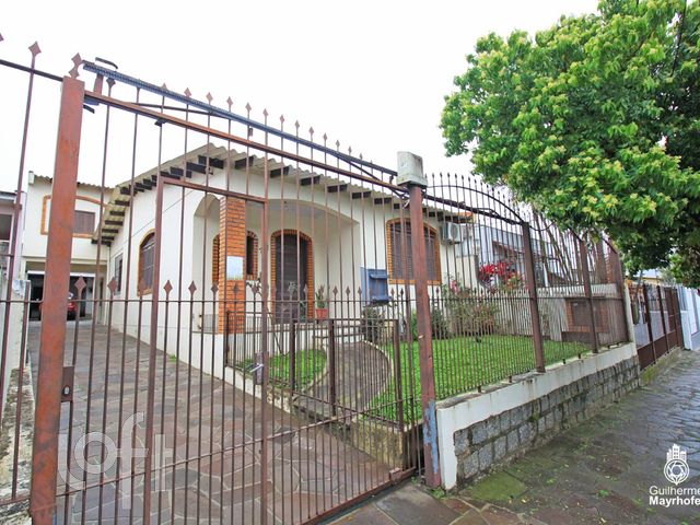Casa com 300m², 3 dormitórios, 1 suíte, Vila Ipiranga em Porto Alegre