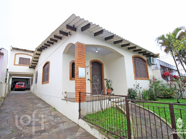 Casa com 300m², 3 dormitórios, 1 suíte, Vila Ipiranga em Porto Alegre