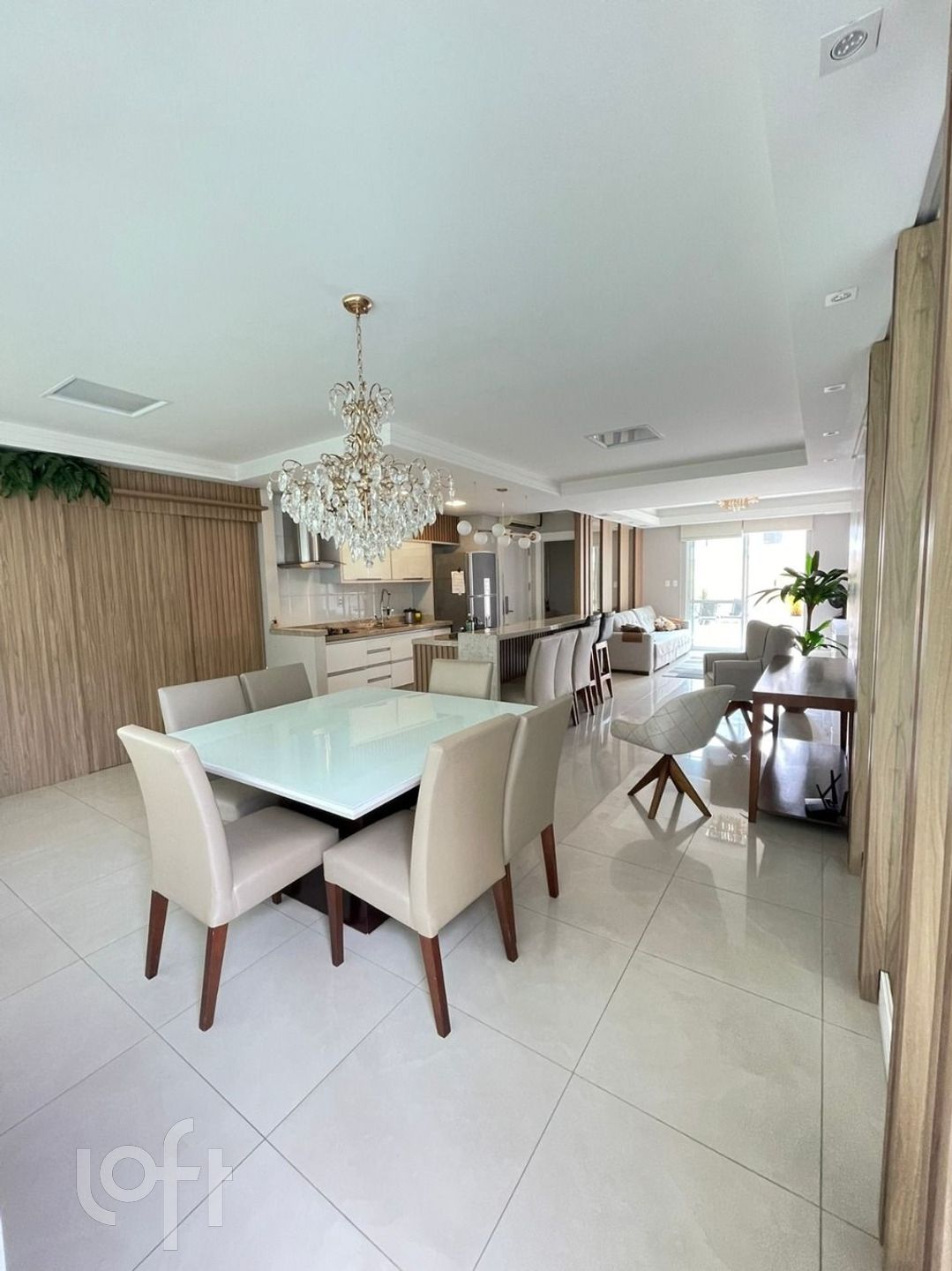 Apartamentos com 270m², 3 quartos, 1 suíte, 3 garagens, no bairro Centro em Balneário Camboriú