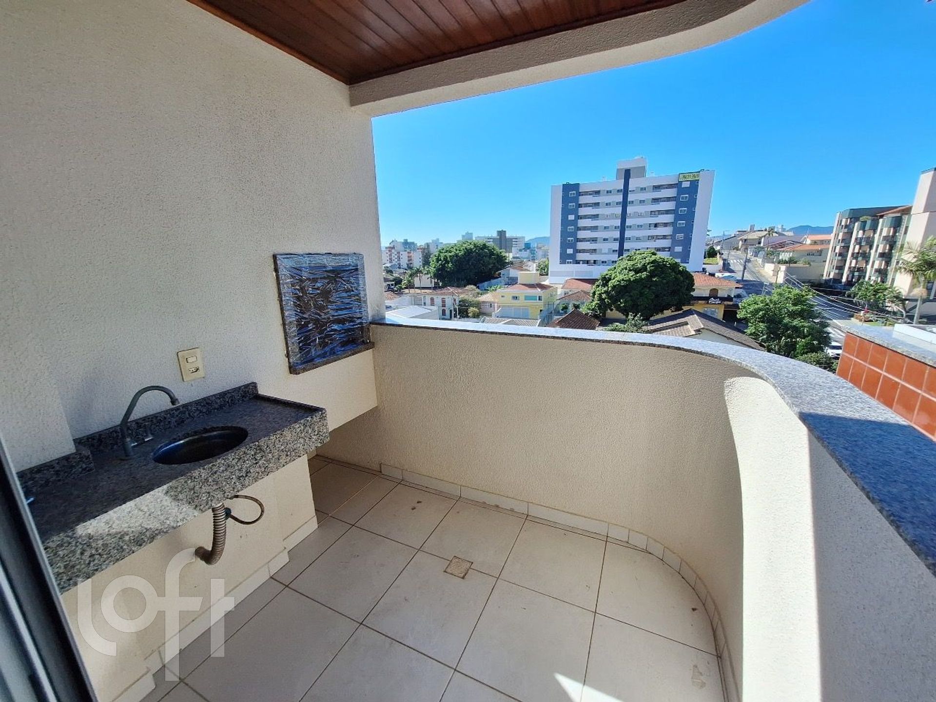 Apartamentos com 98m², 3 quartos, 3 suítes, 2 garagens, no bairro Coloninha em Florianópolis