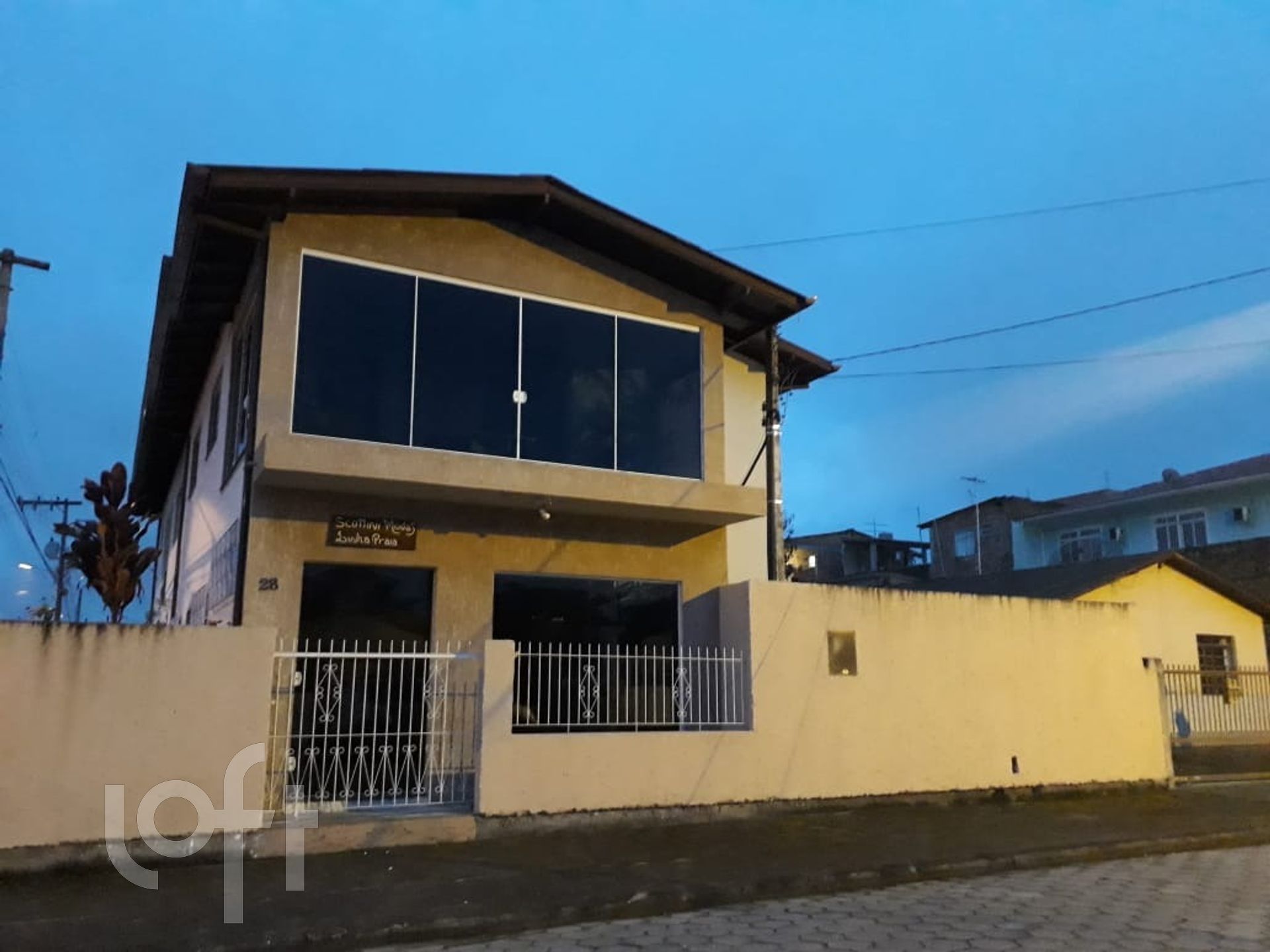 Casa Residencial com 200m², 4 quartos, 1 suíte, 4 garagens, no bairro Caminho Novo em Palhoça