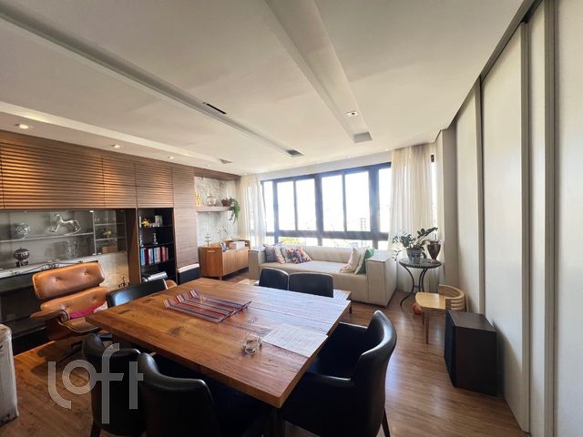 Apartamento com 140m², 3 dormitórios, 1 suíte, 3 vagas, Rio Branco em Porto Alegre