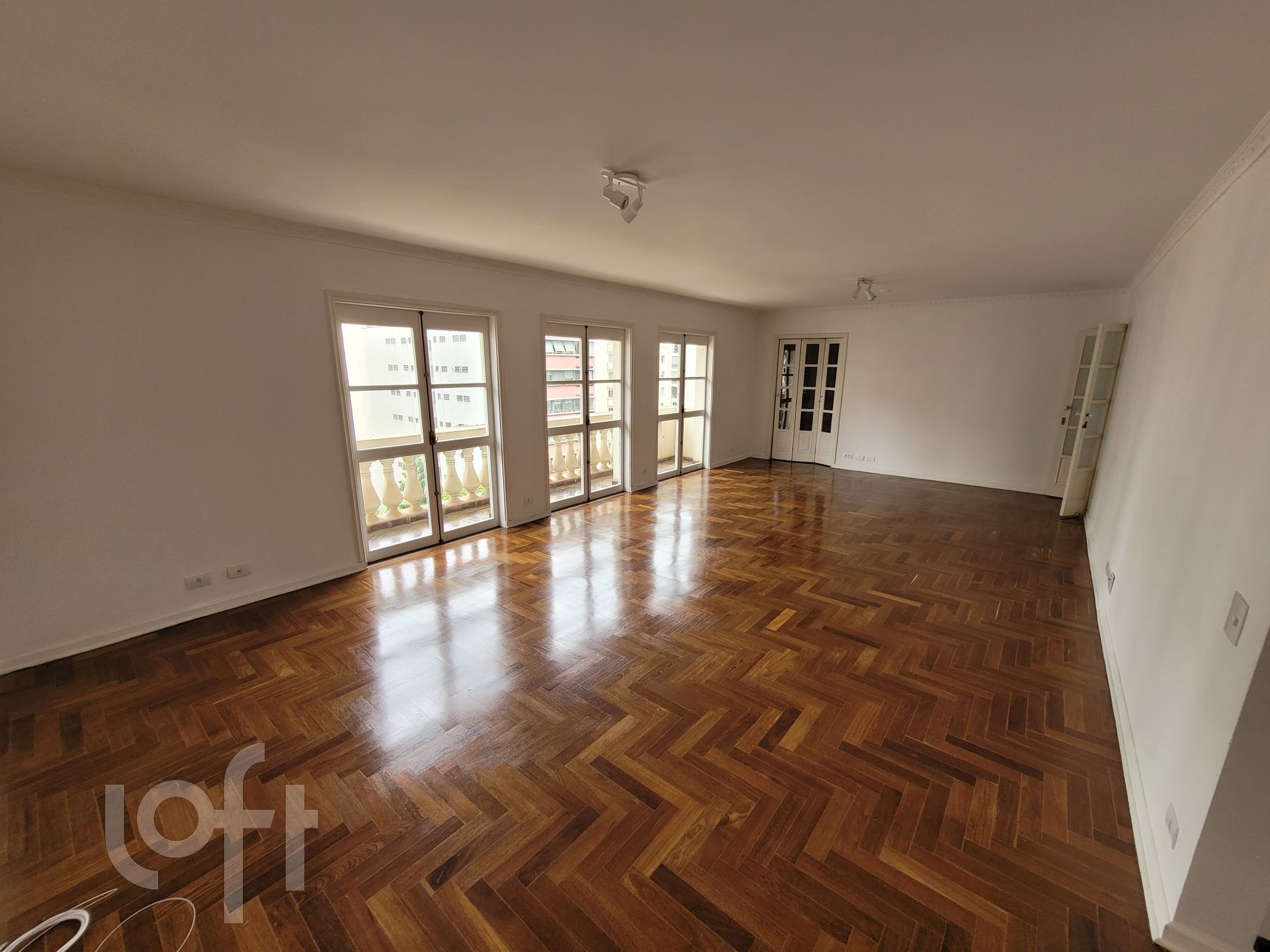 Apartamento à venda com 4 quartos, 165m² - Foto 2