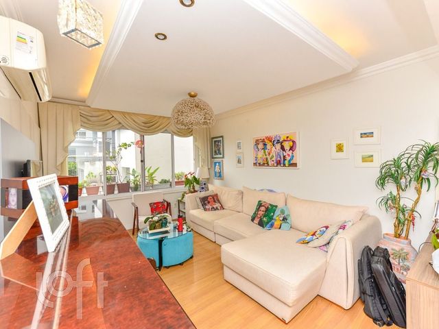 Apartamento com 104m², 3 dormitórios, 1 suíte, 2 vagas, Petrópolis em Porto Alegre