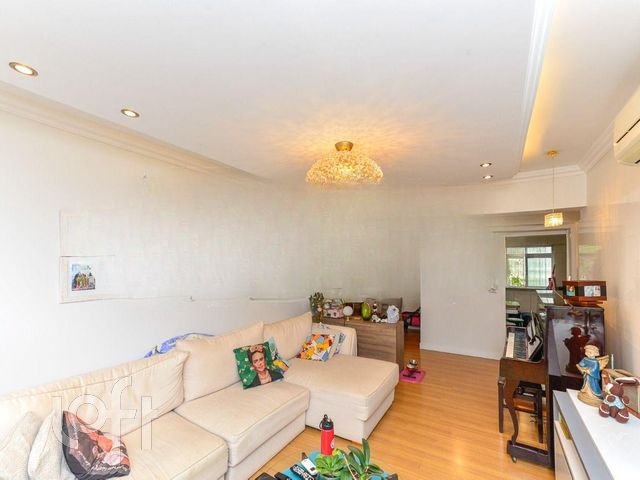 Apartamento com 104m², 3 dormitórios, 1 suíte, 2 vagas, Petrópolis em Porto Alegre