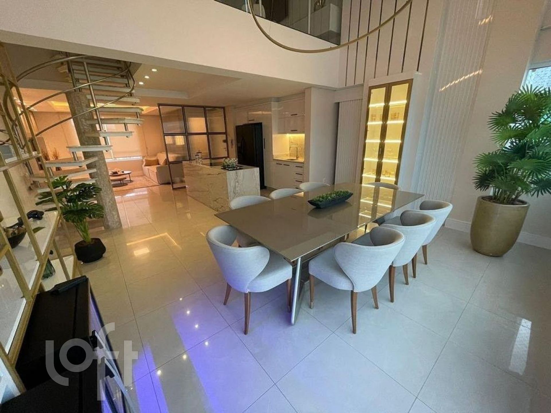 Apartamentos com 225m², 4 quartos, 2 suítes, 3 garagens, no bairro Centro em Balneário Camboriú