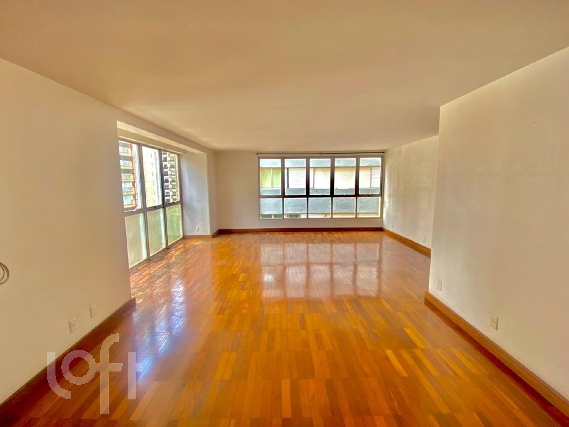 Apartamento à venda com 4 quartos, 210m² - Foto 2