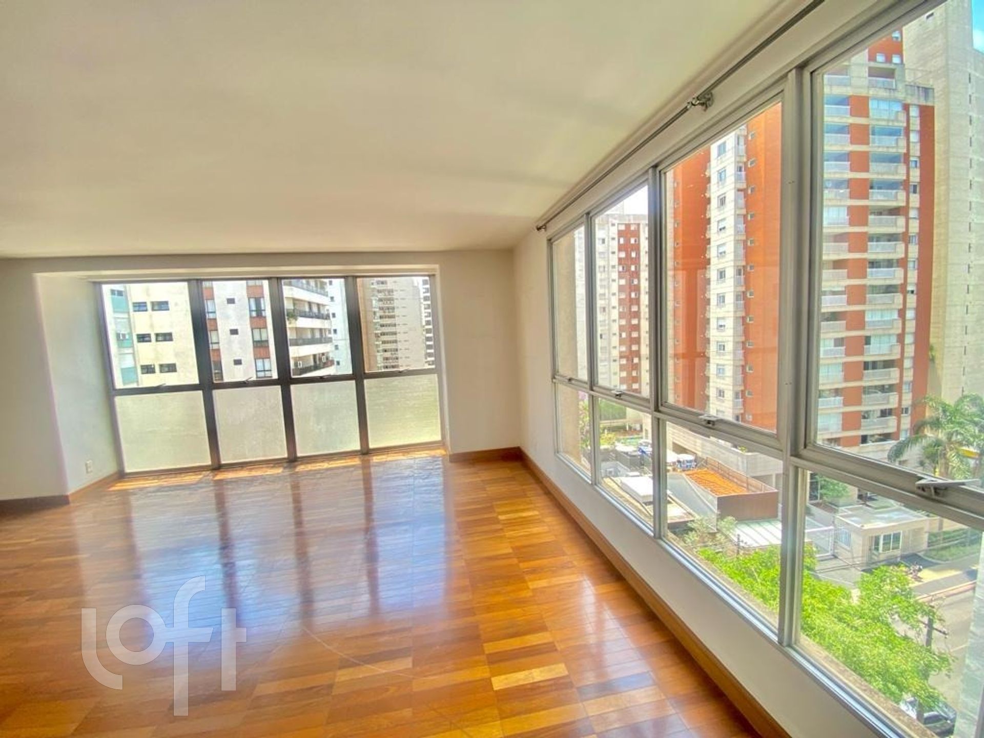 Apartamento à venda com 4 quartos, 210m² - Foto 4