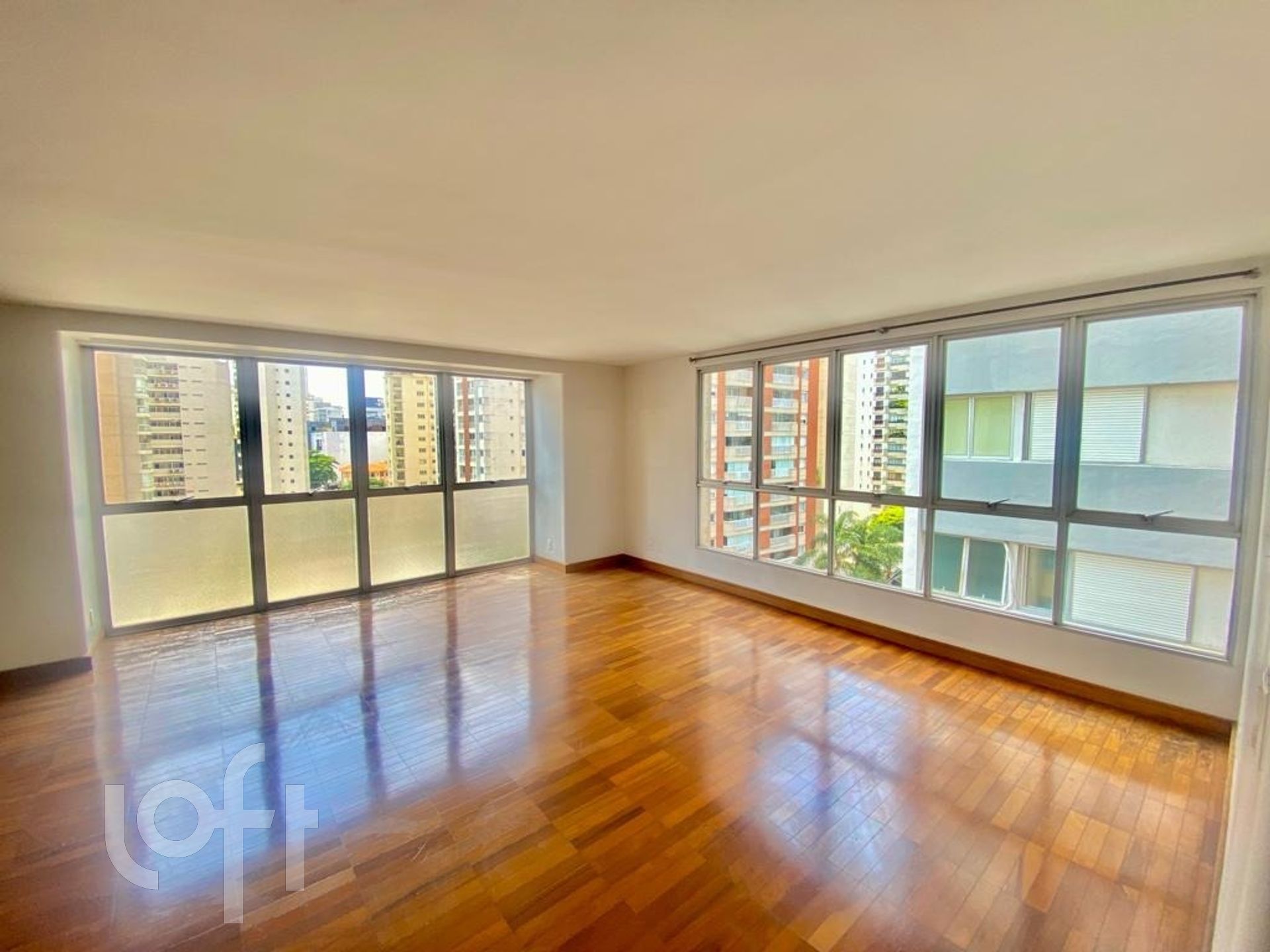 Apartamento à venda com 4 quartos, 210m² - Foto 1