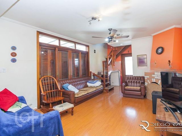 Casa com 230m², 3 dormitórios, 3 vagas, Vila Ipiranga em Porto Alegre