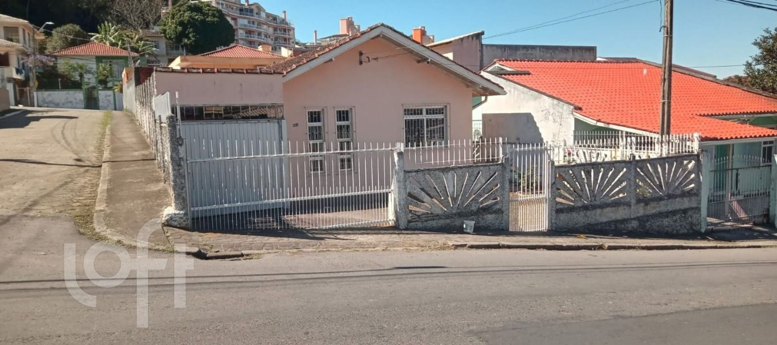 Casa Residencial com 164m², 3 quartos, 1 suíte, 3 garagens, no bairro Saco dos limões em Florianópolis