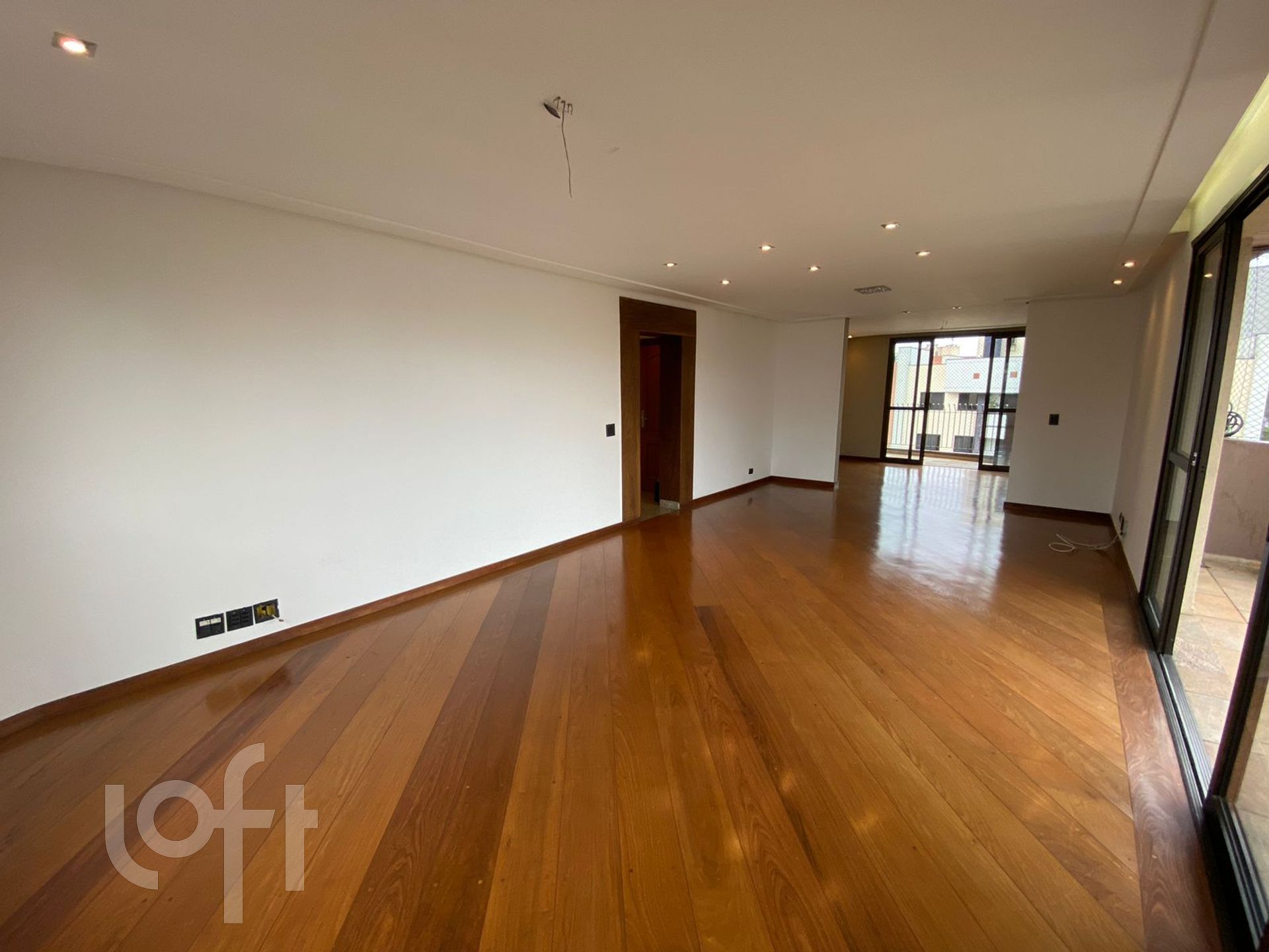 Apartamento à venda com 4 quartos, 254m² - Foto 1