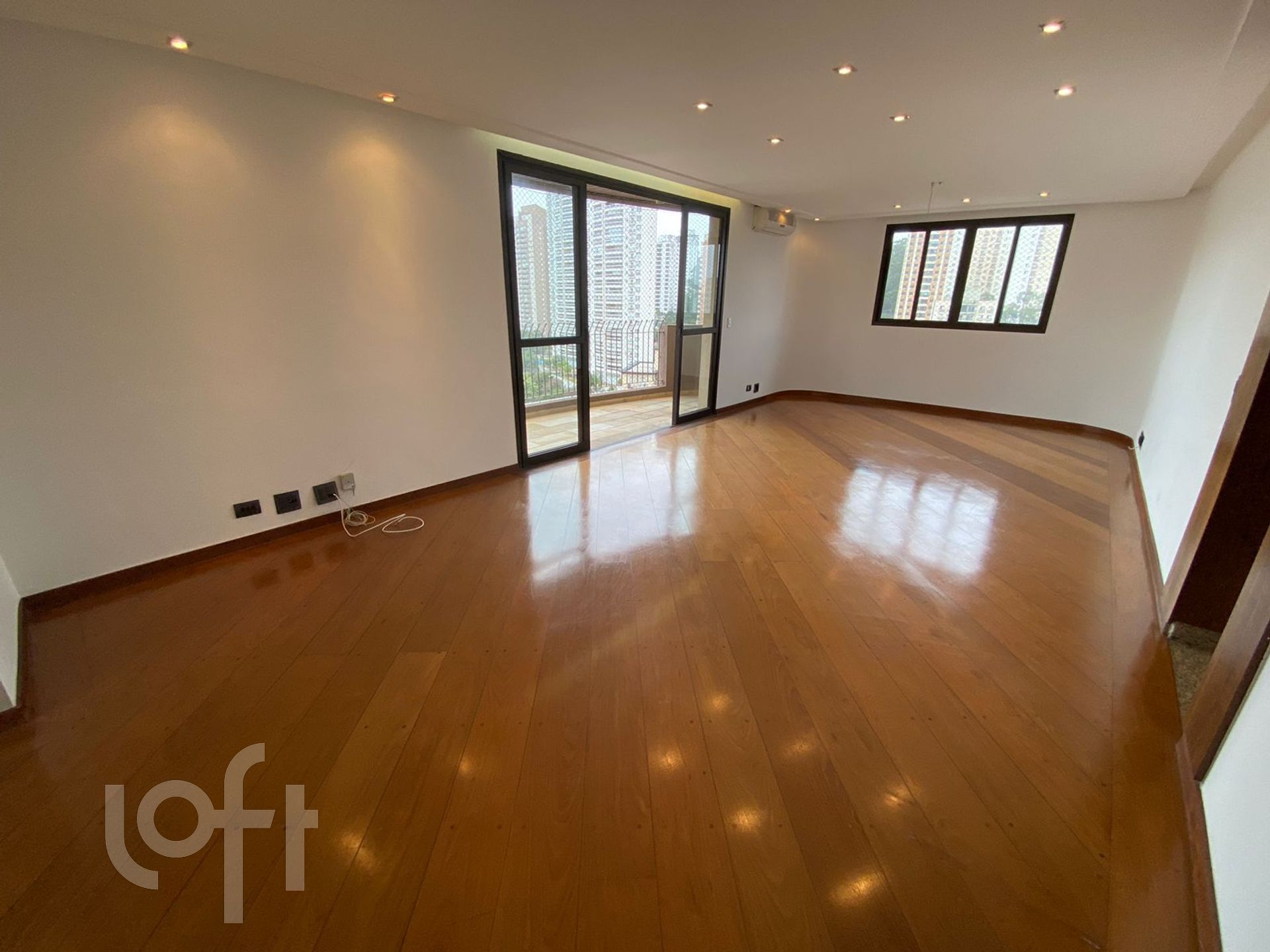 Apartamento à venda com 4 quartos, 254m² - Foto 2