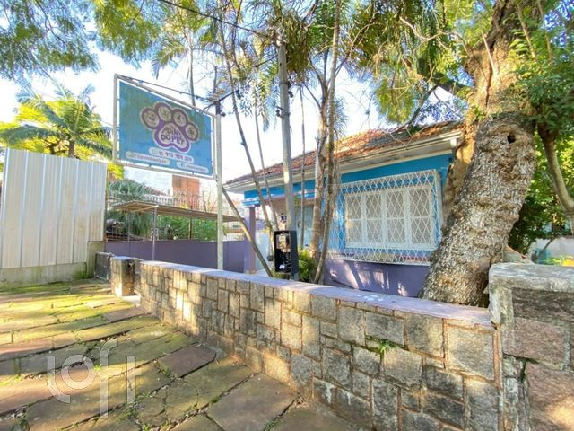Casa com 290m², 3 dormitórios, 1 vaga, Petrópolis em Porto Alegre