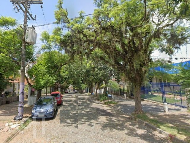 Casa com 120m², 3 dormitórios, 1 vaga, Petrópolis em Porto Alegre