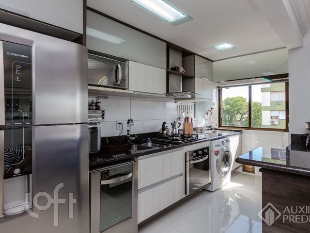 Apartamento com 72m², 2 dormitórios, 1 suíte, 1 vaga, Vila Ipiranga em Porto Alegre