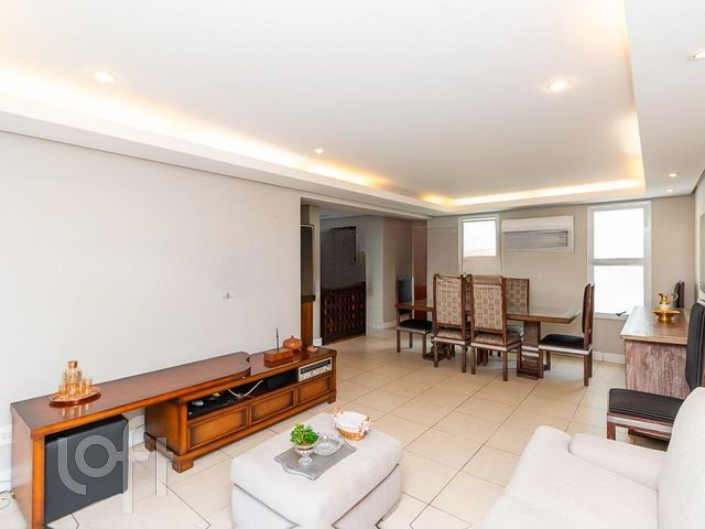 Apartamento com 87m², 2 dormitórios, 1 suíte, 1 vaga, Jardim Botânico em Porto Alegre