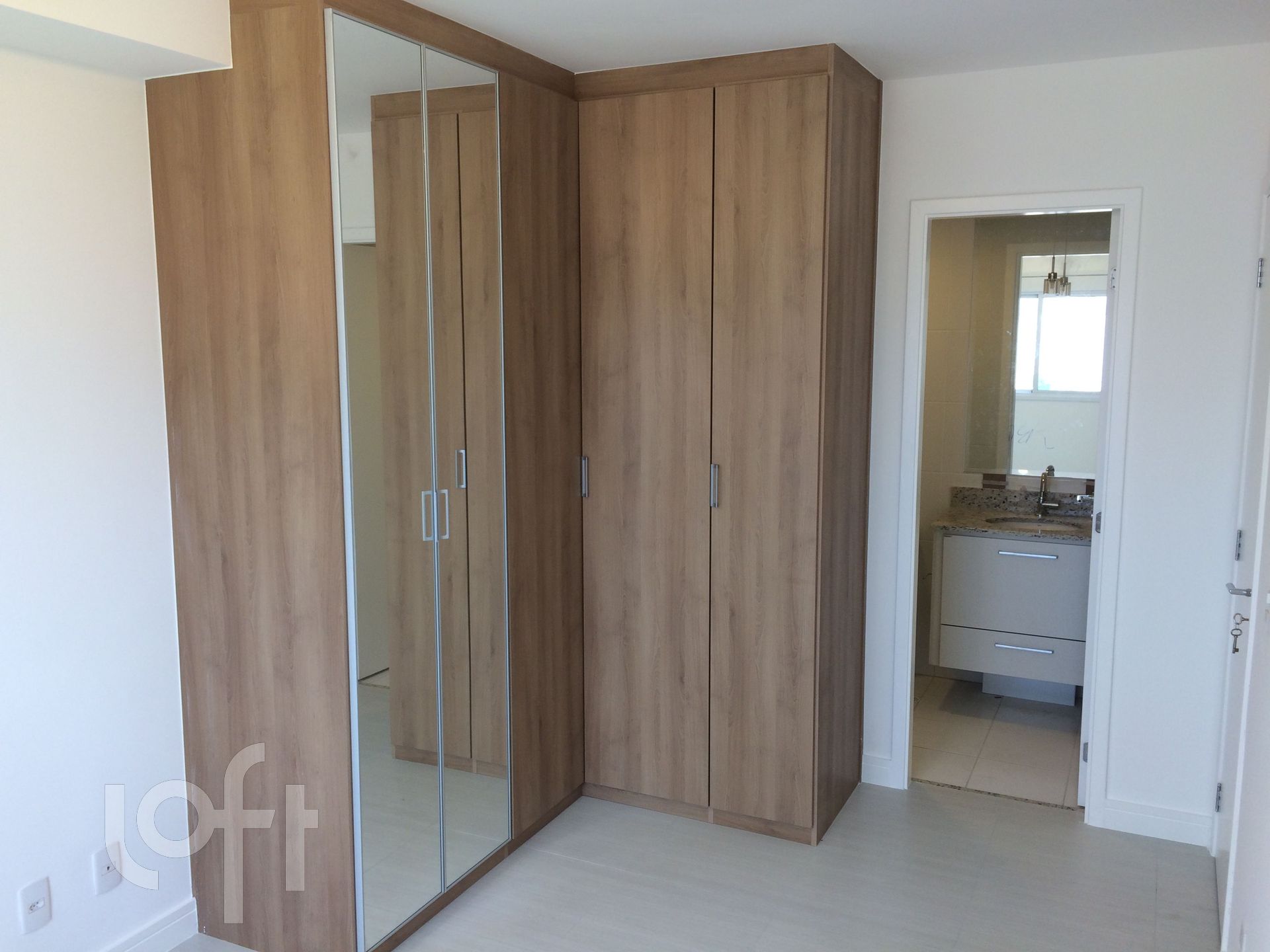 Apartamento à venda com 2 quartos, 67m² - Foto 4