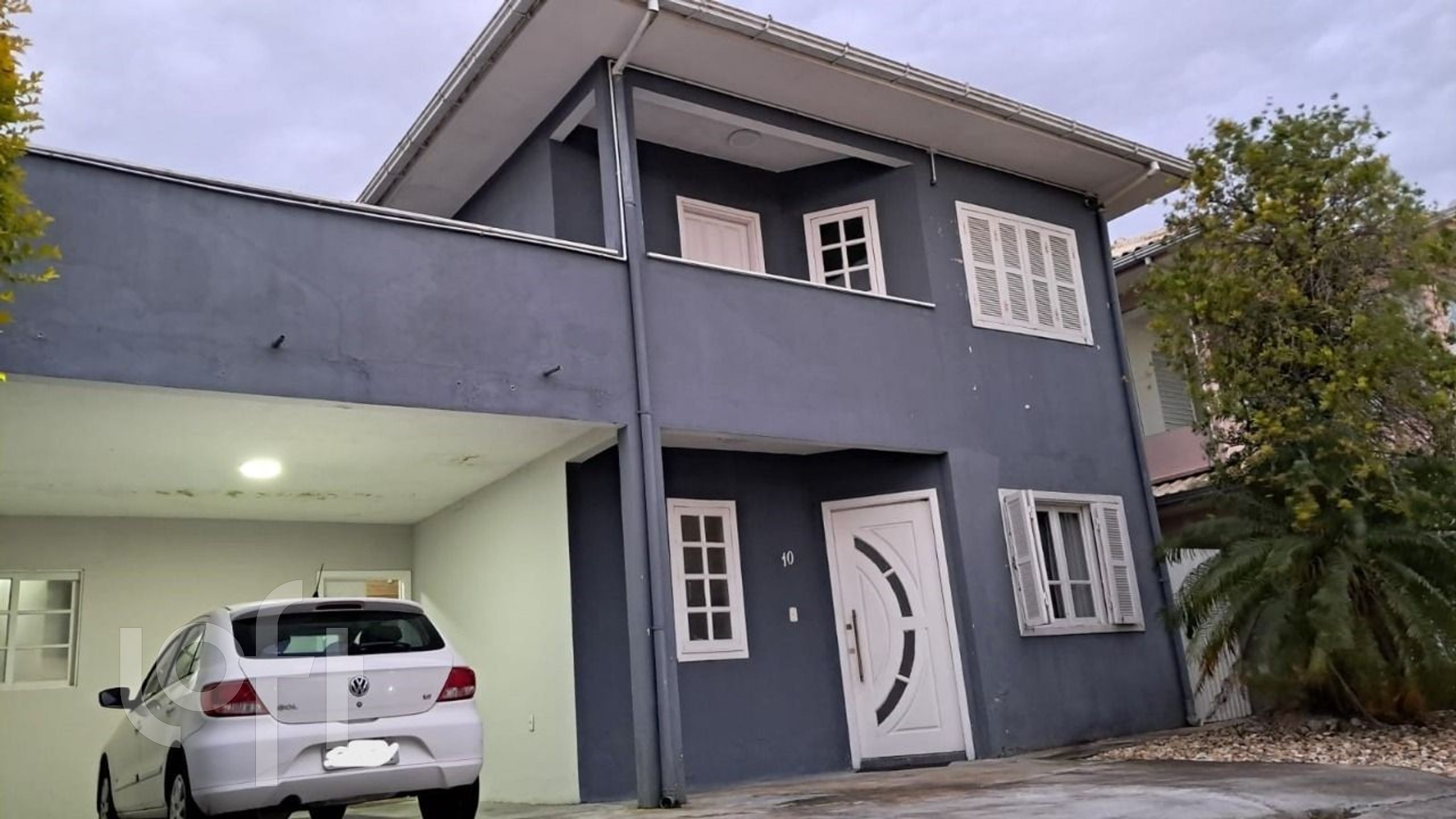 Brognoli Vende: Casa em Condomínio  de 3 Dormitórios com 3 Suítes e 4 vagas de Garagem