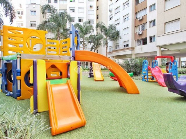 Apartamento com 68m², 3 dormitórios, 1 suíte, 1 vaga, Vila Ipiranga em Porto Alegre