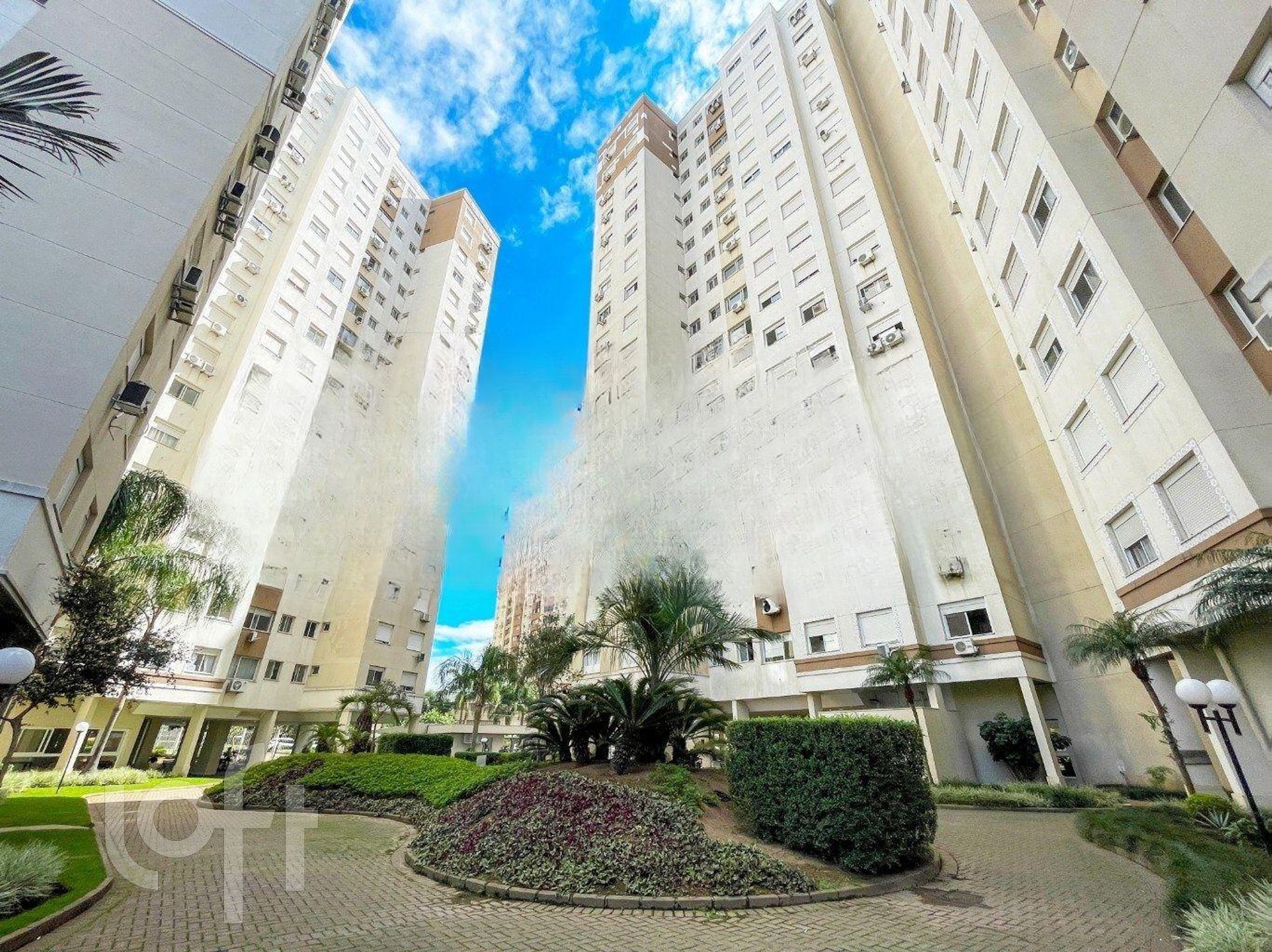Apartamento com 68m², 3 dormitórios, 1 suíte, 1 vaga, Vila Ipiranga em Porto Alegre