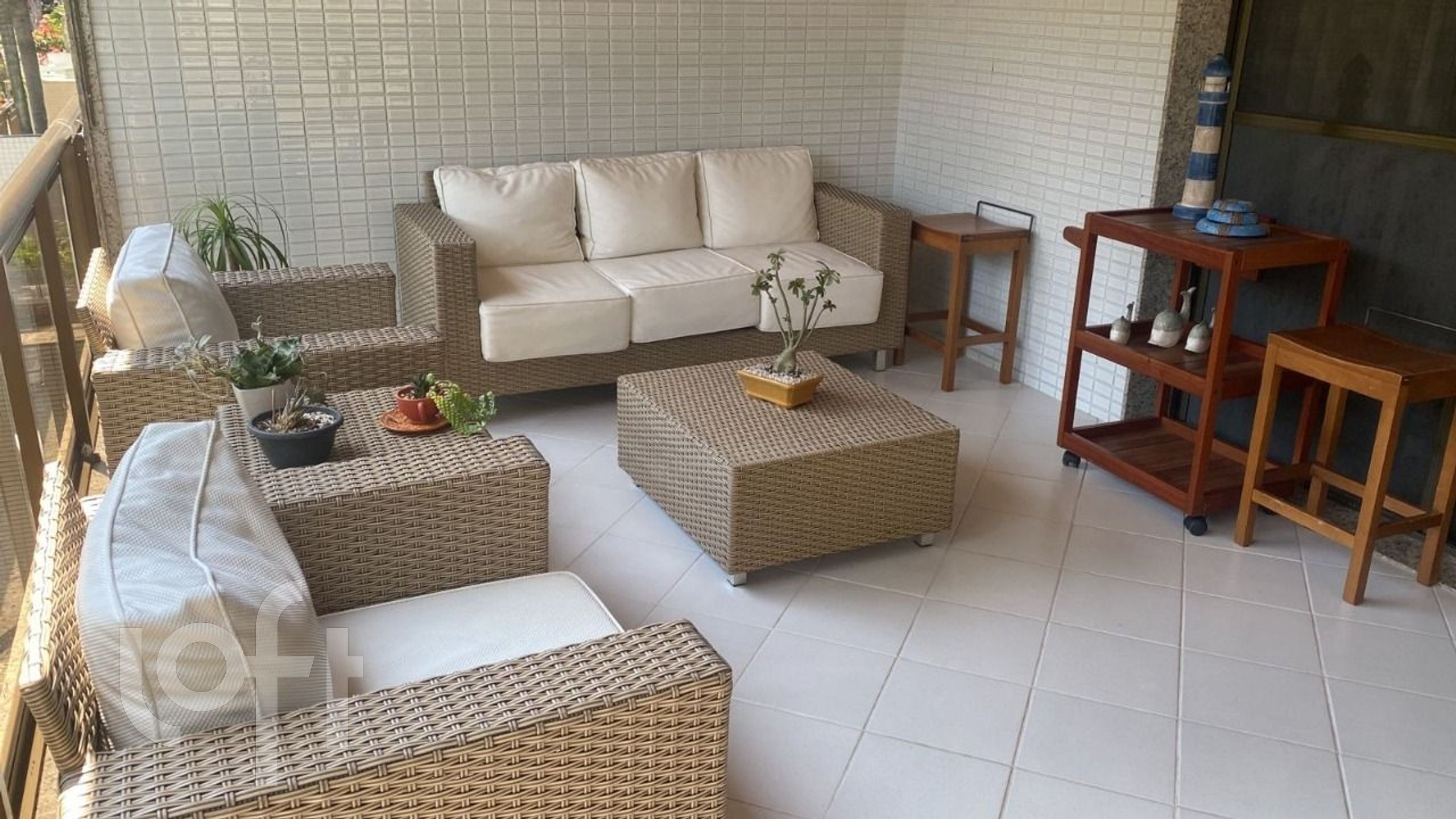 Apartamento à venda com 3 quartos, 195m² - Foto 2