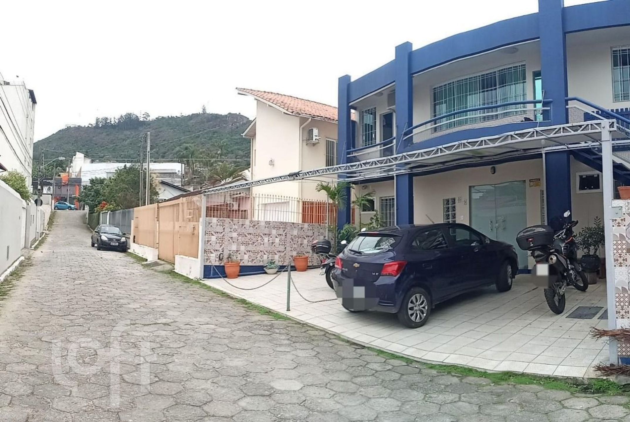 Casa Residencial com 231m², 11 quartos, 1 suíte, 3 garagens, no bairro Trindade em Florianópolis