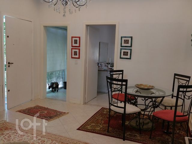 Casa com 200m², 5 dormitórios, 1 suíte, 1 vaga, Petrópolis em Porto Alegre