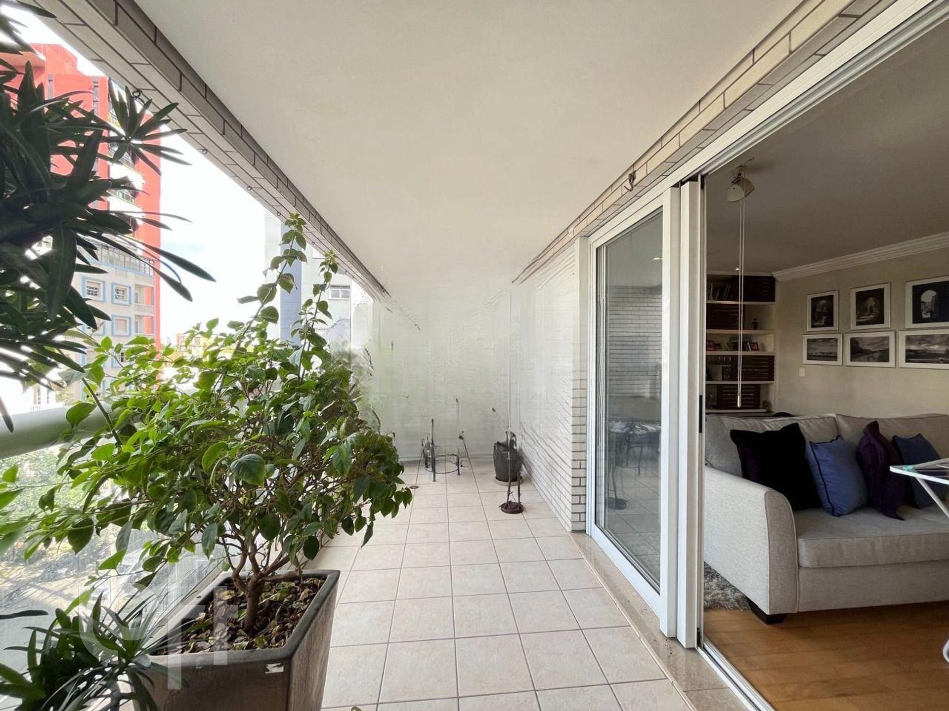 Apartamento à venda com 3 quartos, 171m² - Foto 9