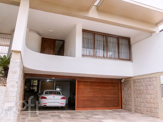 Casa com 382m², 3 dormitórios, 1 suíte, 4 vagas, Chácara das Pedras em Porto Alegre