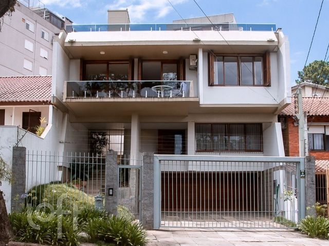 Casa com 382m², 3 dormitórios, 1 suíte, 4 vagas, Chácara das Pedras em Porto Alegre