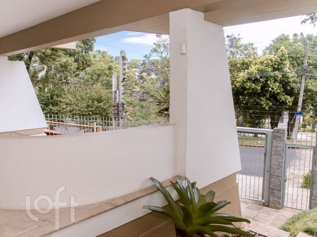 Casa com 382m², 3 dormitórios, 1 suíte, 4 vagas, Chácara das Pedras em Porto Alegre