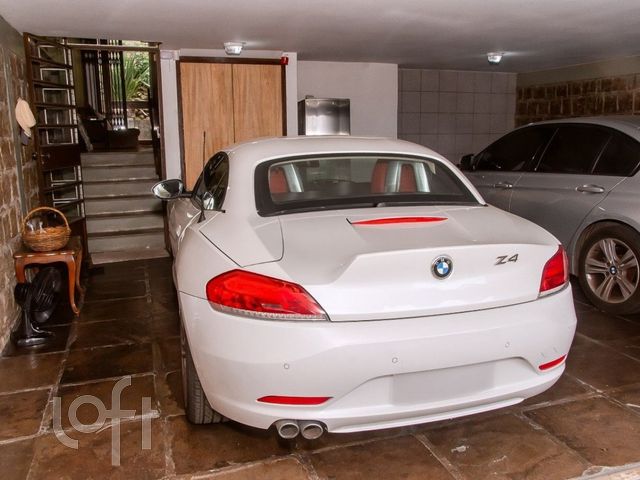 Casa com 382m², 3 dormitórios, 1 suíte, 4 vagas, Chácara das Pedras em Porto Alegre