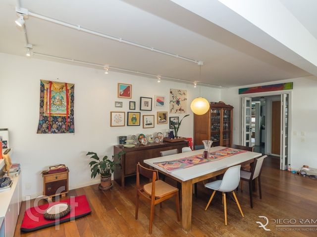 Apartamento com 214m², 3 dormitórios, 1 suíte, 2 vagas, Petrópolis em Porto Alegre