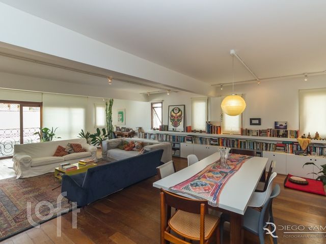 Apartamento com 214m², 3 dormitórios, 1 suíte, 2 vagas, Petrópolis em Porto Alegre