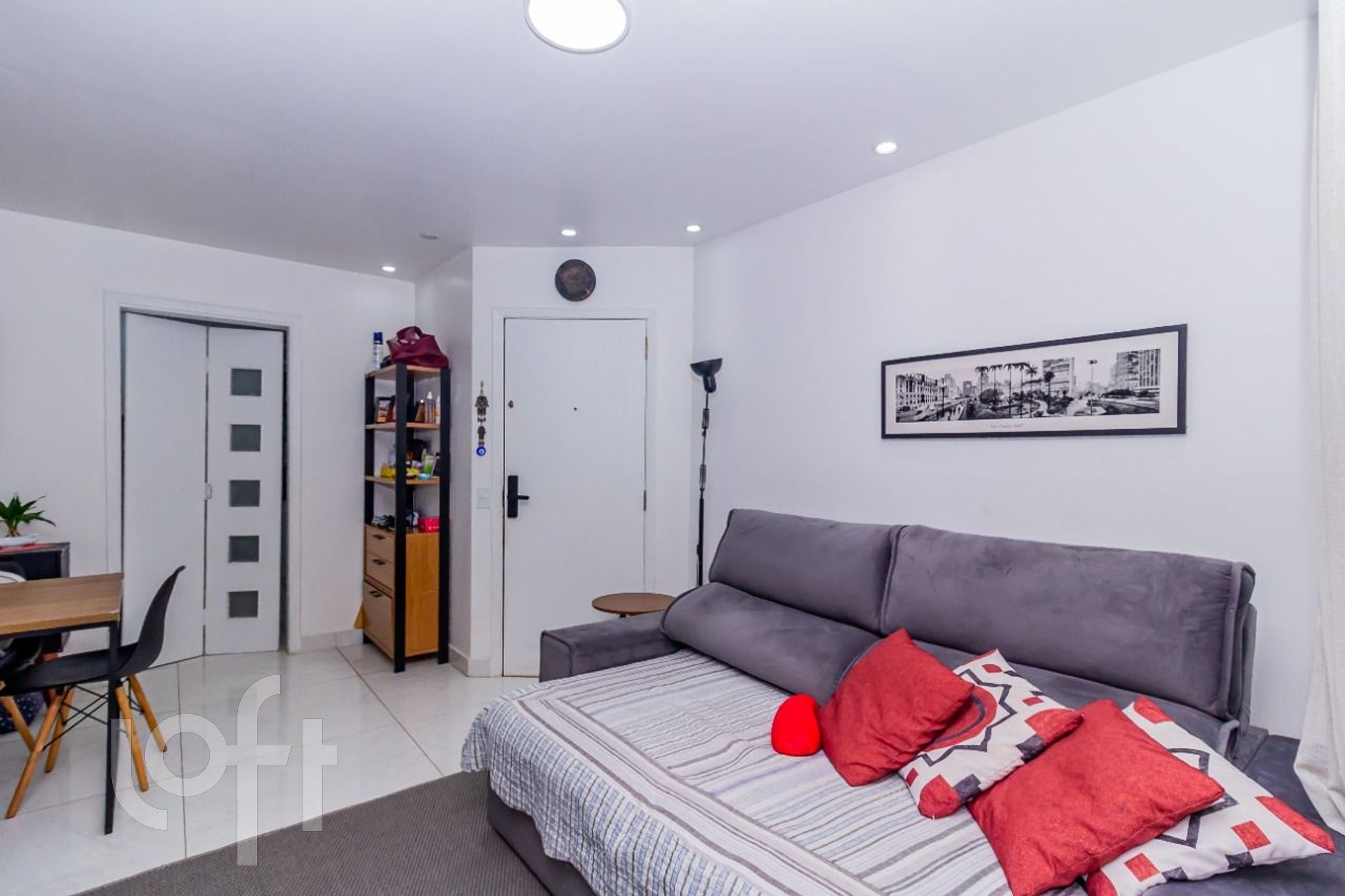 Apartamento à venda com 3 quartos, 80m² - Foto 2