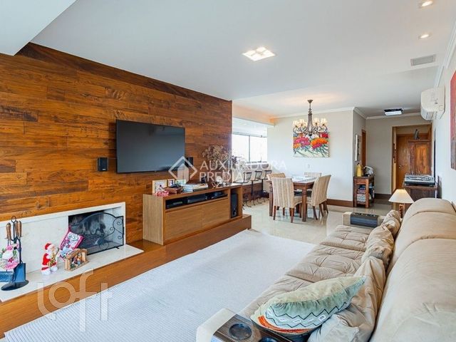 Apartamento com 147m², 3 dormitórios, 1 suíte, 3 vagas, Petrópolis em Porto Alegre