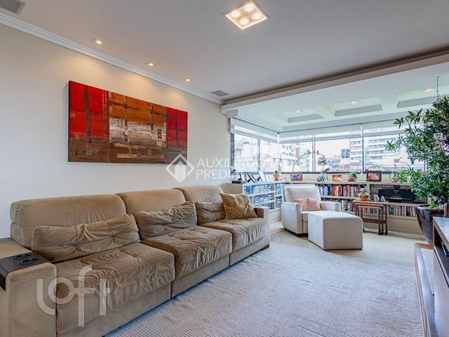 Apartamento com 147m², 3 dormitórios, 1 suíte, 3 vagas, Petrópolis em Porto Alegre