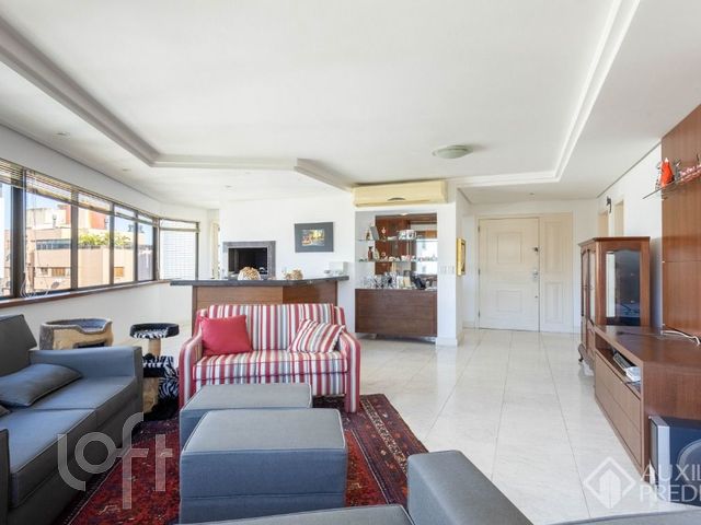 Apartamento com 133m², 3 dormitórios, 1 suíte, 3 vagas, Petrópolis em Porto Alegre