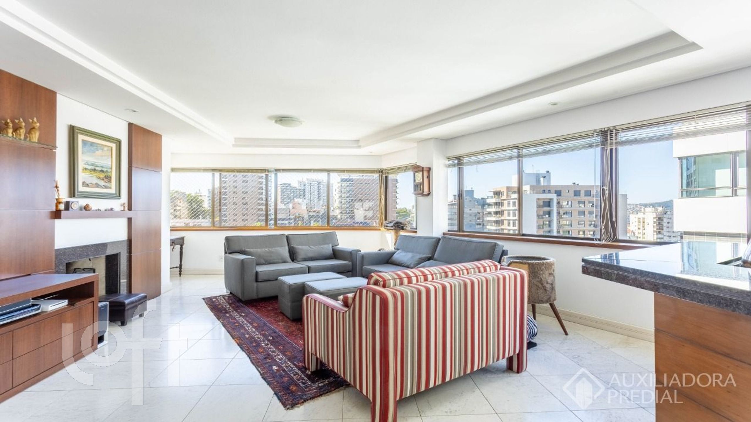 Apartamento com 133m², 3 dormitórios, 1 suíte, 3 vagas, Petrópolis em Porto Alegre