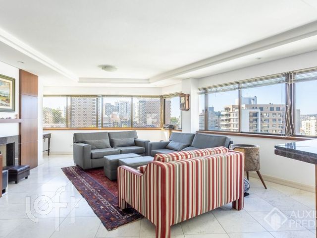 Apartamento com 133m², 3 dormitórios, 1 suíte, 3 vagas, Petrópolis em Porto Alegre
