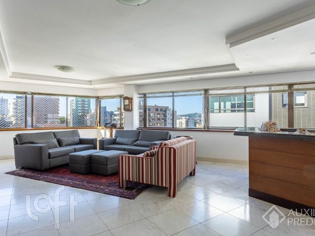 Apartamento com 133m², 3 dormitórios, 1 suíte, 3 vagas, Petrópolis em Porto Alegre